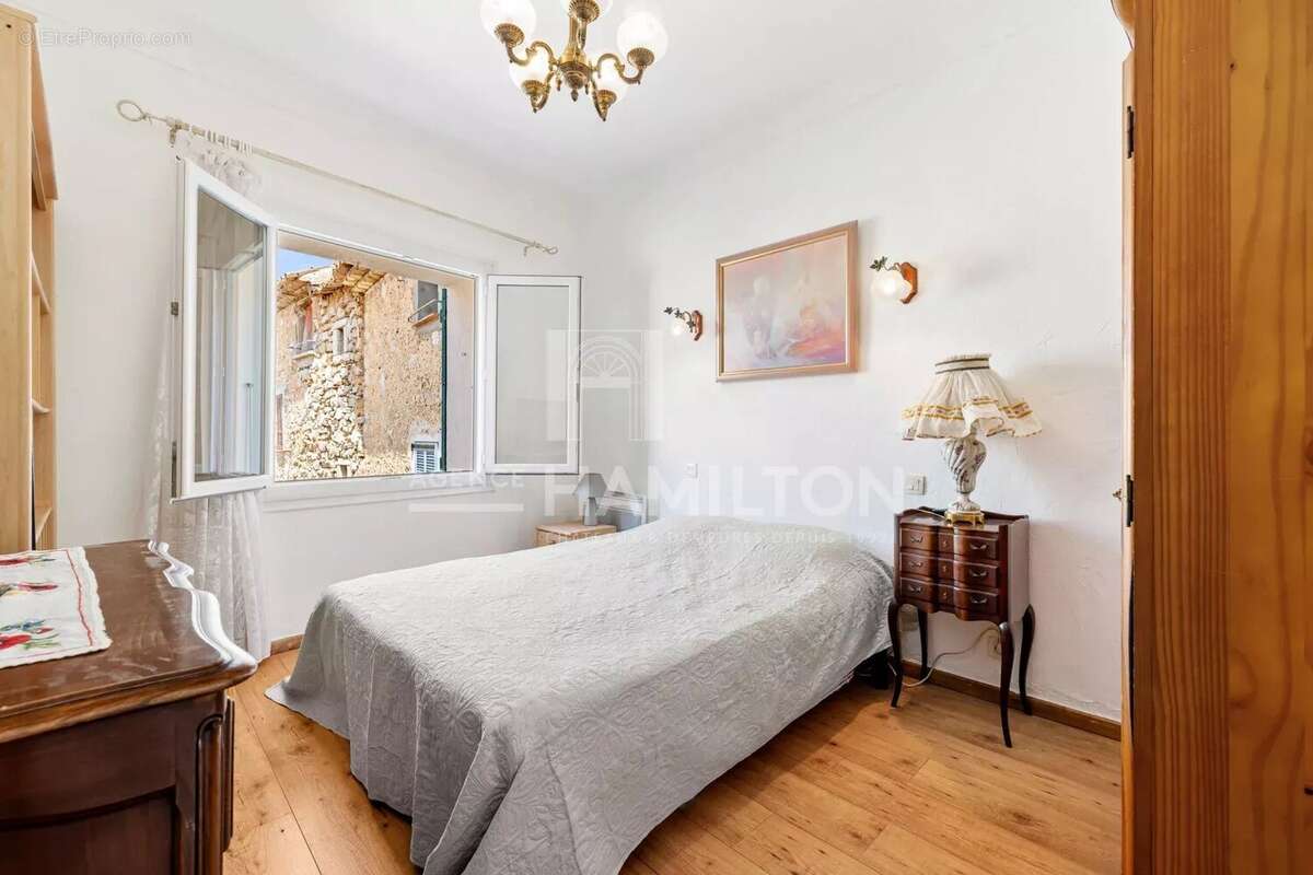 Appartement à CHATEAUNEUF-GRASSE