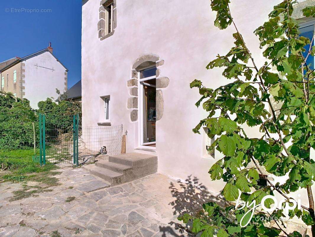 Maison à SAINT-MAURICE-PRES-PIONSAT