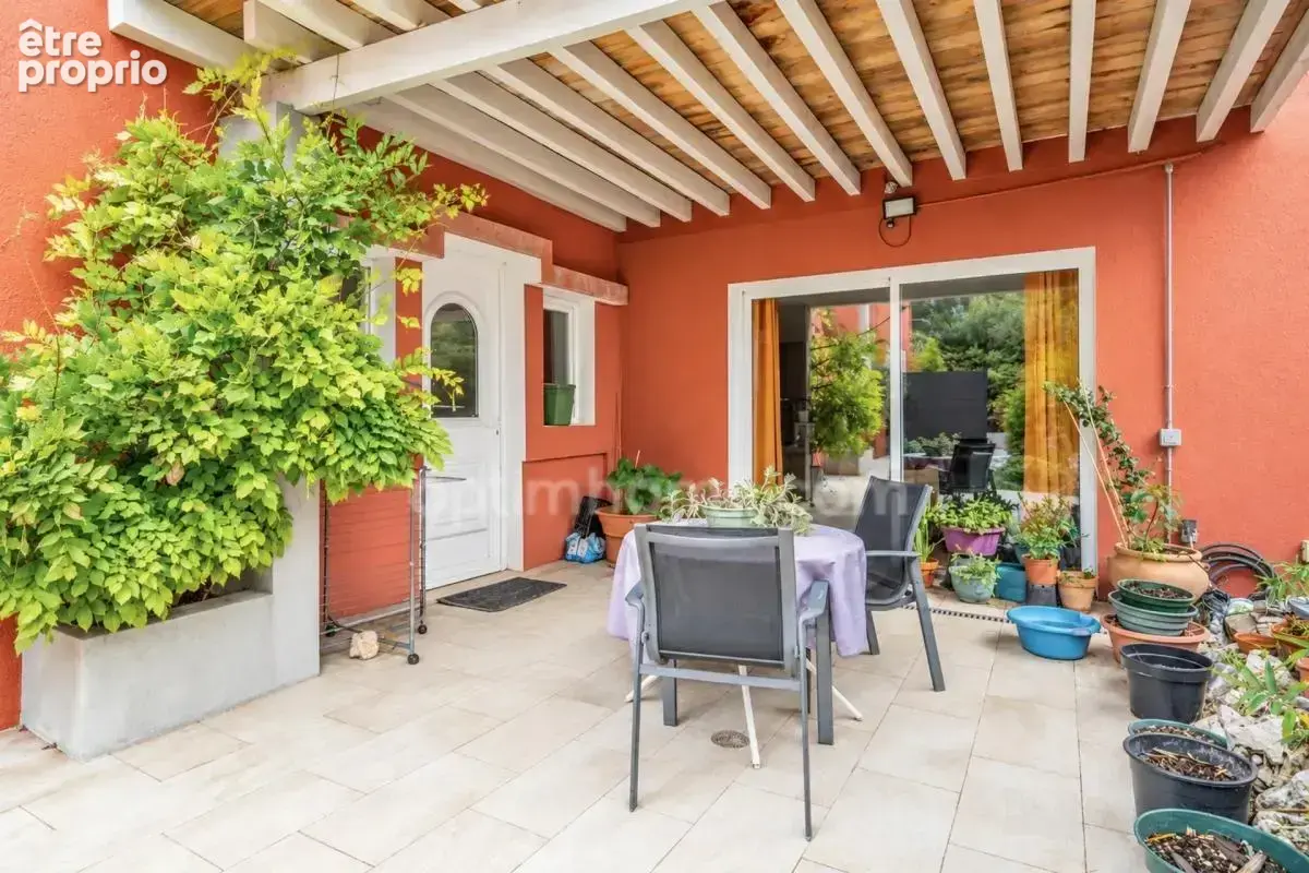 Plaissan (34230) – ensemble immobilier – 5 appartements – terrain 1 055 m² – piscine – potentiel locatif - photo 4