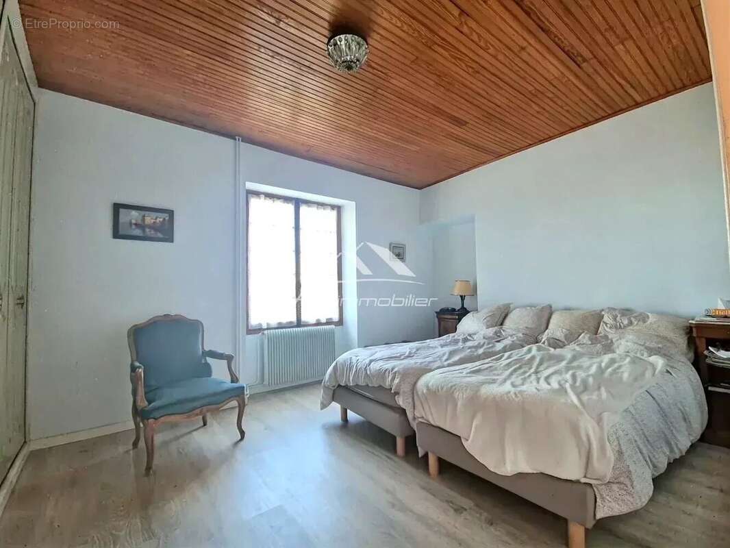 Maison à SAINT-HILAIRE-DE-BRETHMAS