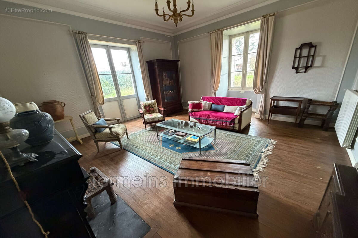 Maison à VILLEFRANCHE-DU-QUEYRAN