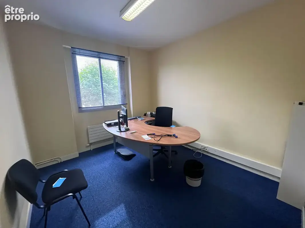 A vendre - landivisiau bourg - local professionnel de 240 m² - photo 3