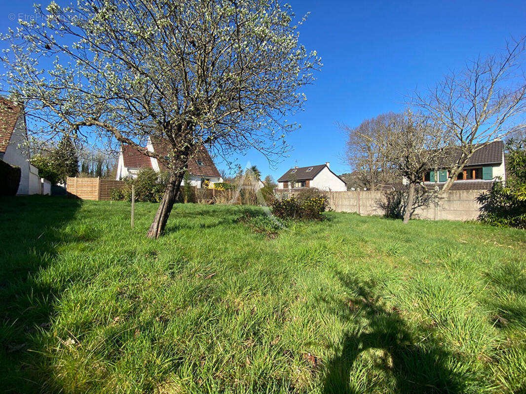 Terrain à GOMETZ-LE-CHATEL