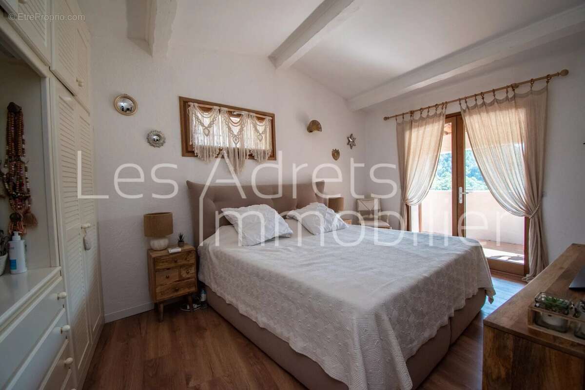 Maison à LES ADRETS-DE-L&#039;ESTEREL