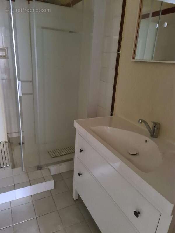 Salle d&#039;Eau Rdc - Maison à LAUZUN