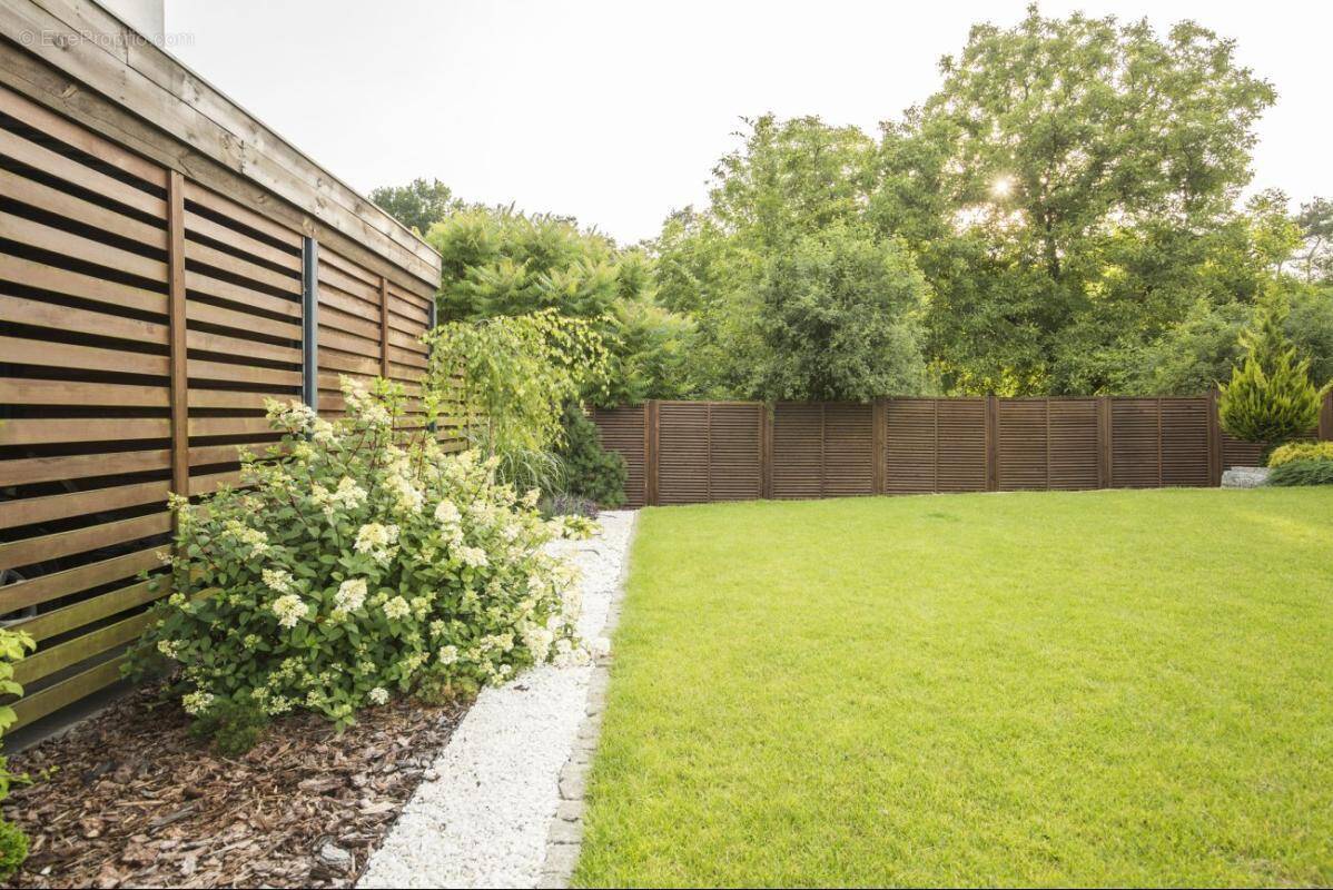 Appartement à SALLES