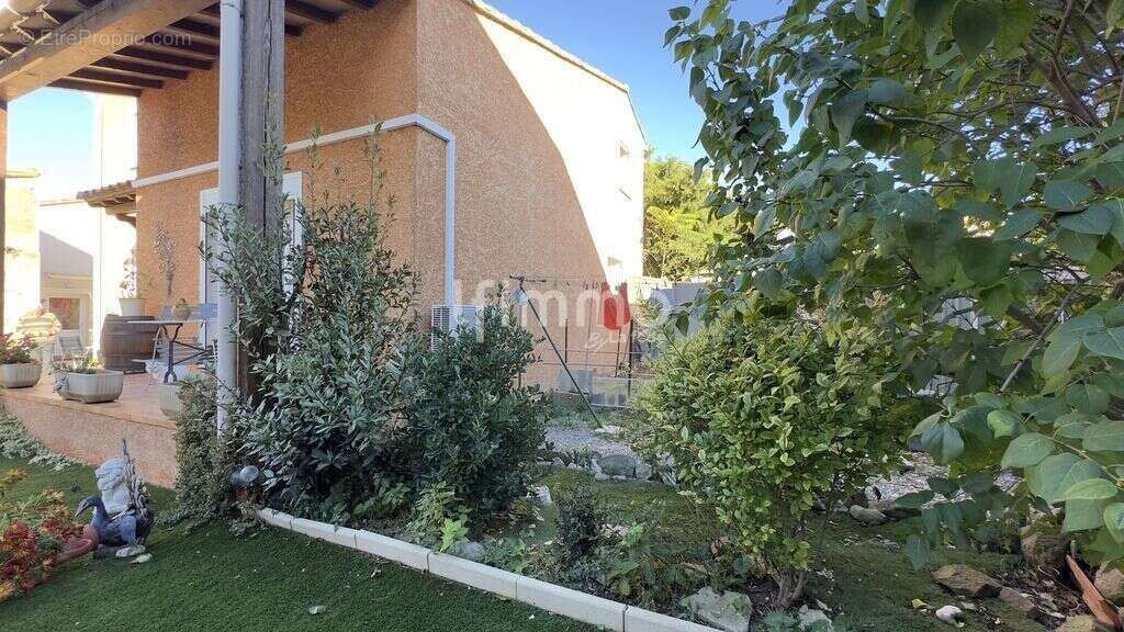 Maison à SAINTE-VALIERE