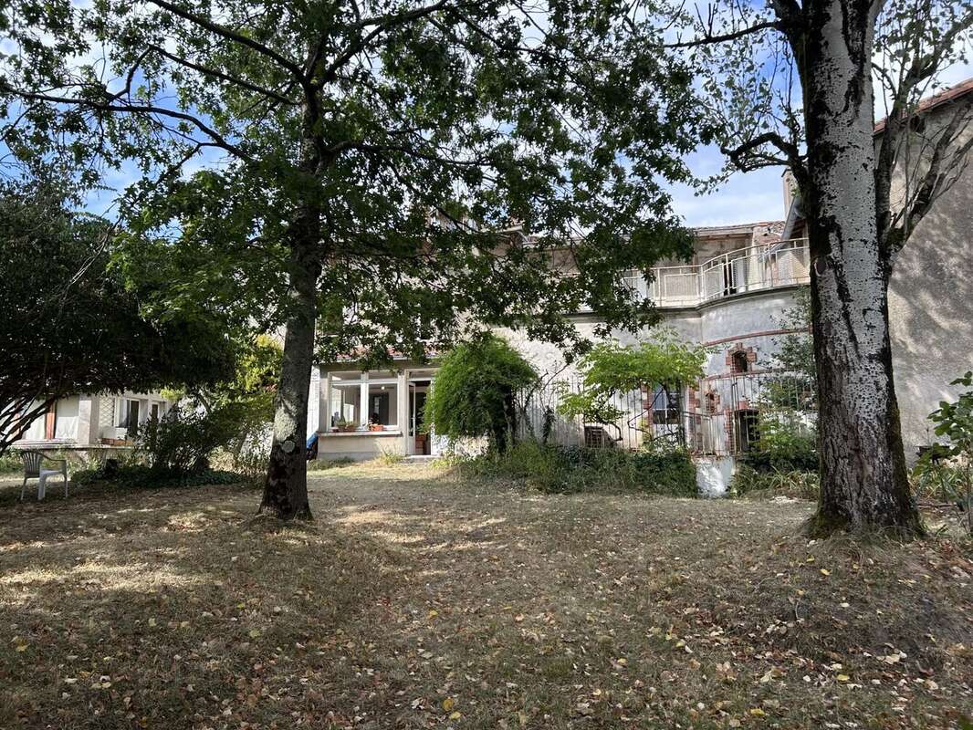 Maison 265 m² à Bressuire  - photo 2