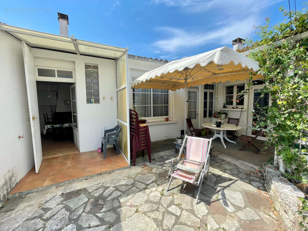 Ensemble immobilier au cœur de Saint-Trojan-les-Bains - photo 3