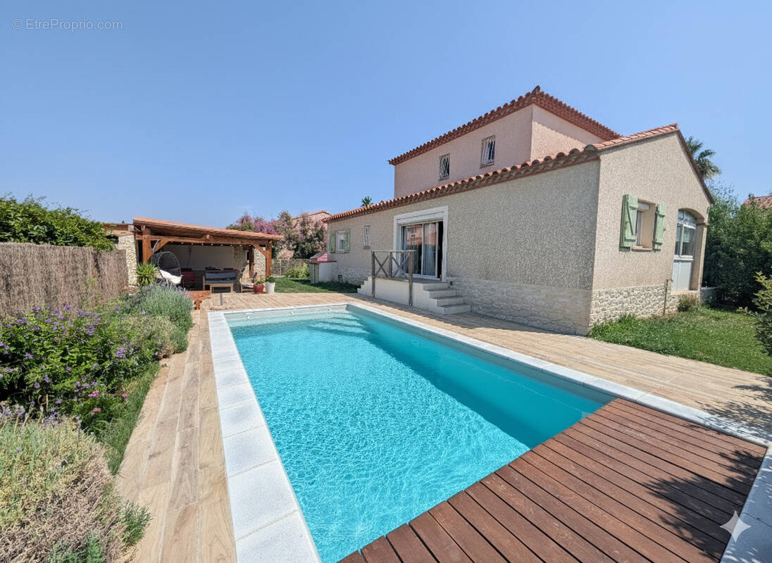 Maison à SAINT-LAURENT-DE-LA-SALANQUE