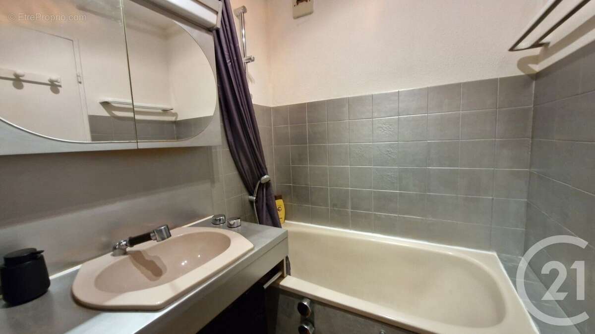 Appartement à BORMES-LES-MIMOSAS