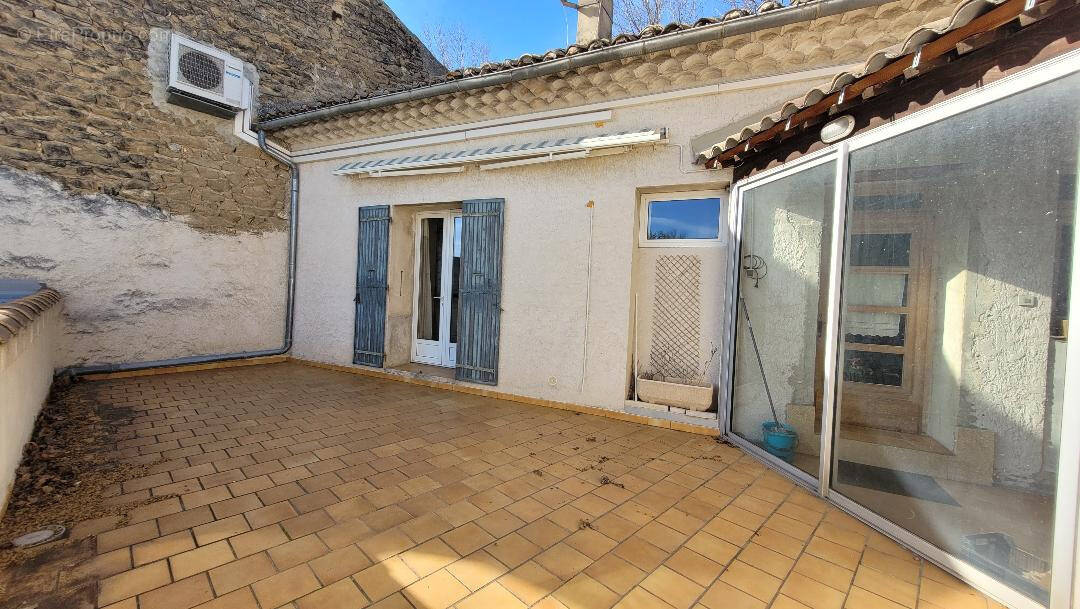 Maison à SAINTE-CECILE-LES-VIGNES