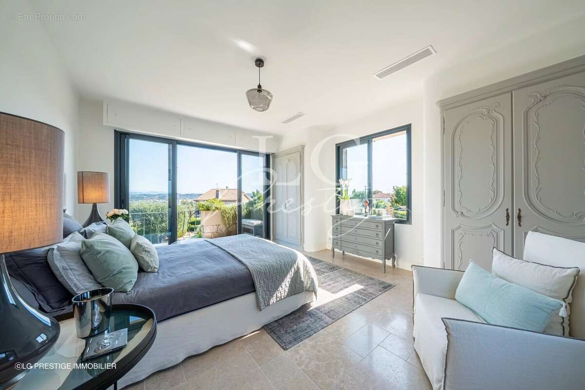 Maison à MANDELIEU-LA-NAPOULE