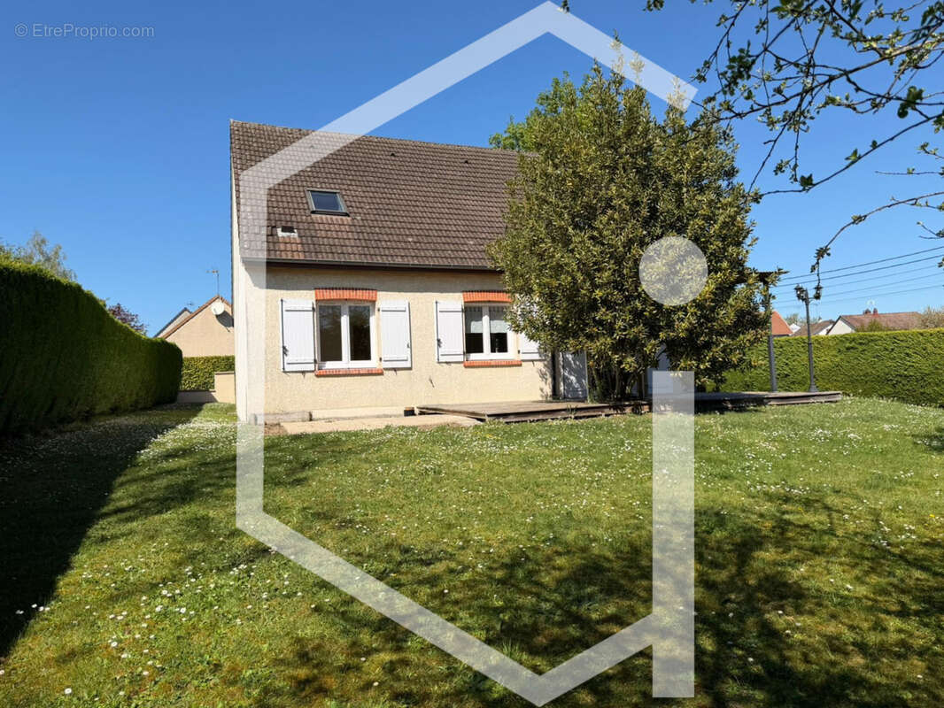 Maison à COSNE-COURS-SUR-LOIRE