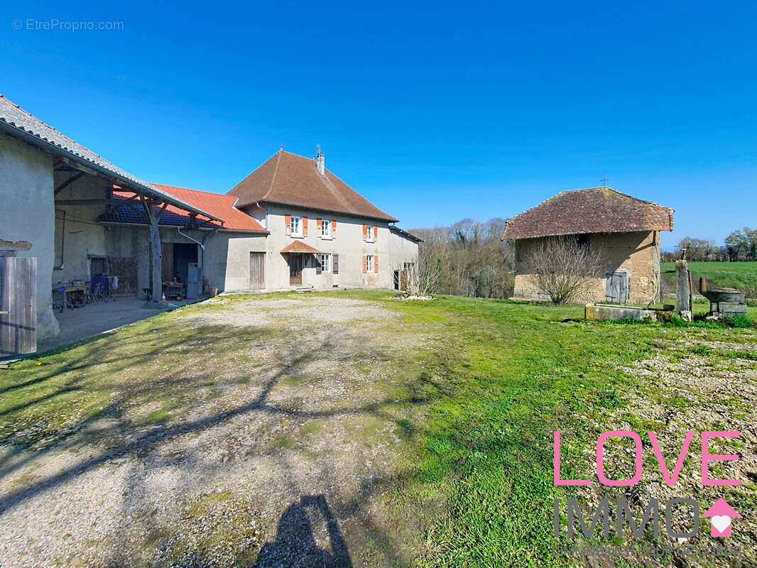 Maison à SAINT-DIDIER-DE-LA-TOUR