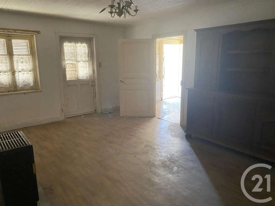 Maison 5 pièces 86 m² à vendre à Savigny-En-Revermont (71580) - photo 4
