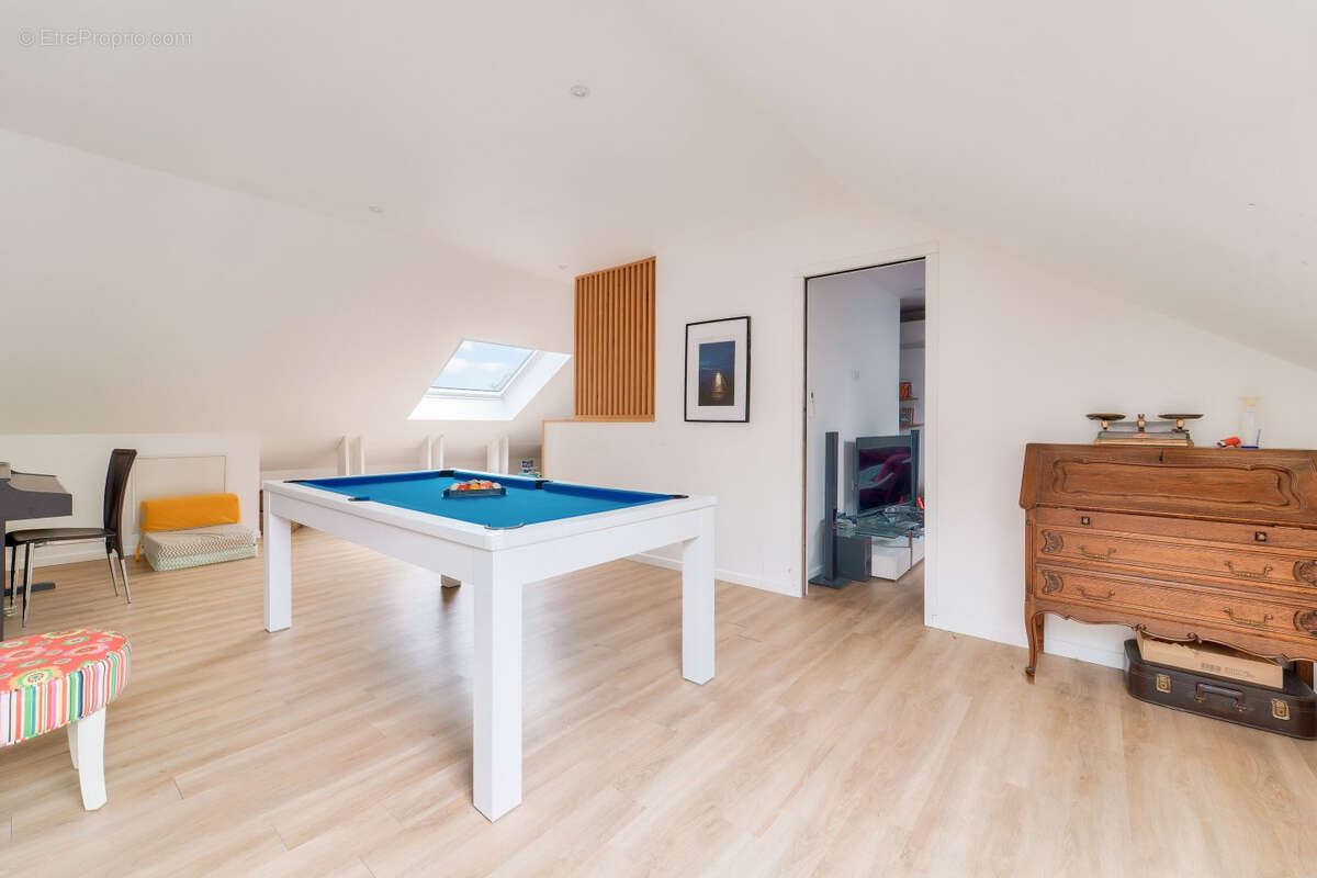 Belle Maison familiale de 265 m² rénovée sur un terrain arboré de 1 229m² ? Les Loges-en-Josas (quartier La Garenne) - photo 5