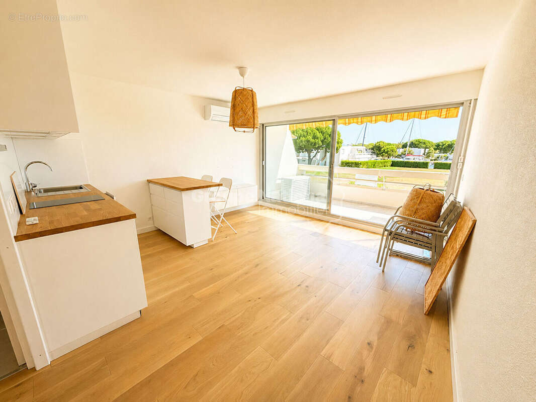 Appartement P2 vue jardins et bateaux + place parking - photo 4