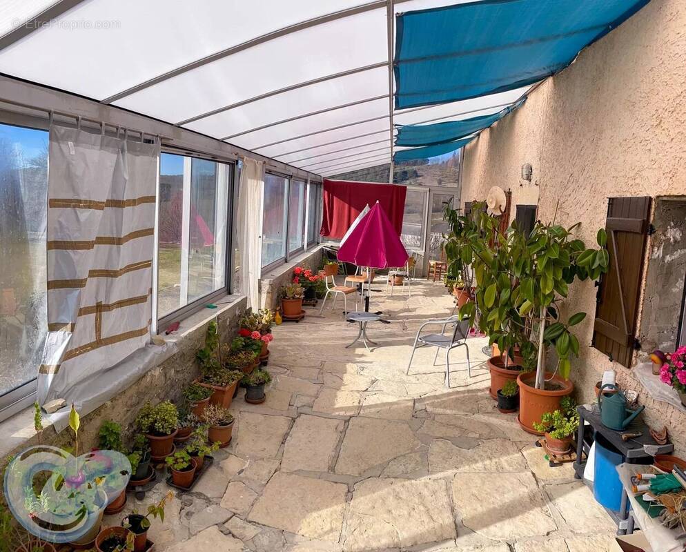 Maison à LES OMERGUES