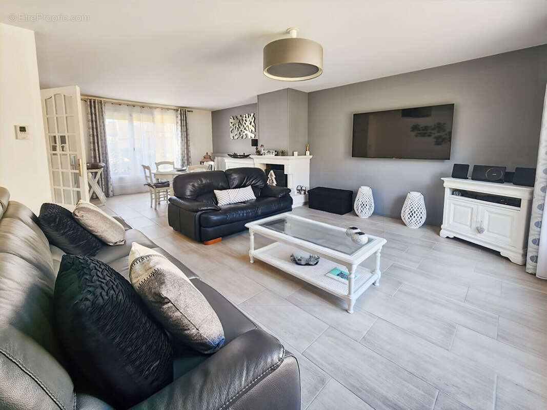 Maison à SAVIGNY-LE-TEMPLE