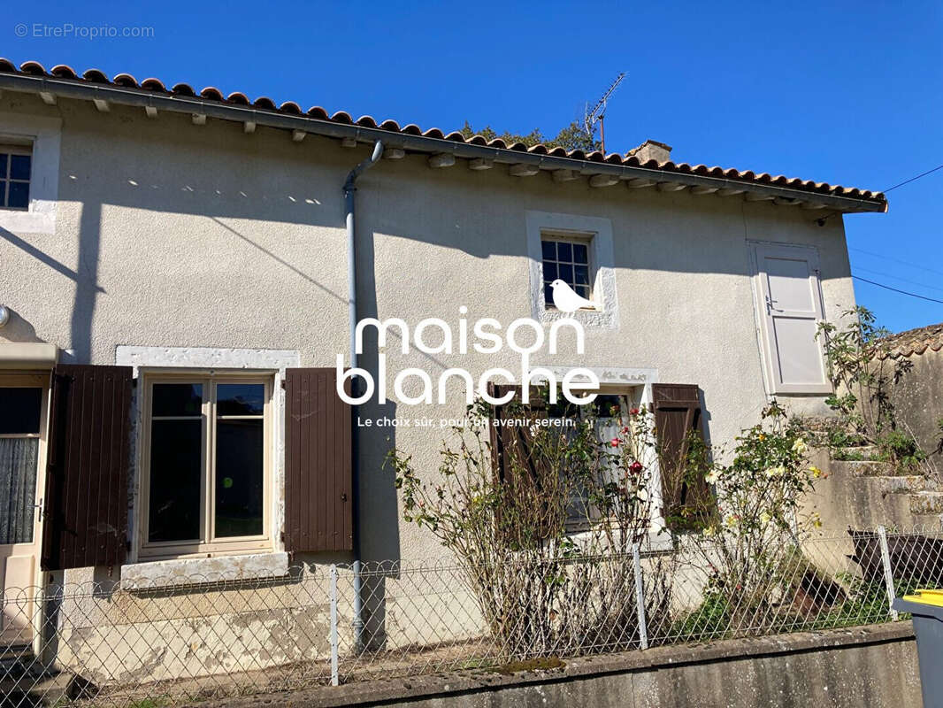 Maison à FOMPERRON