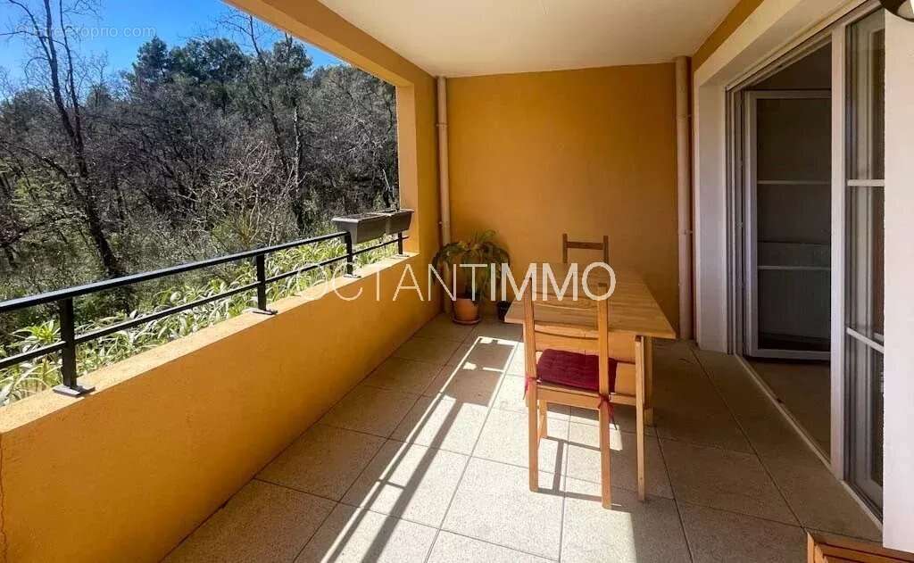 Appartement à ROQUEFORT-LES-PINS