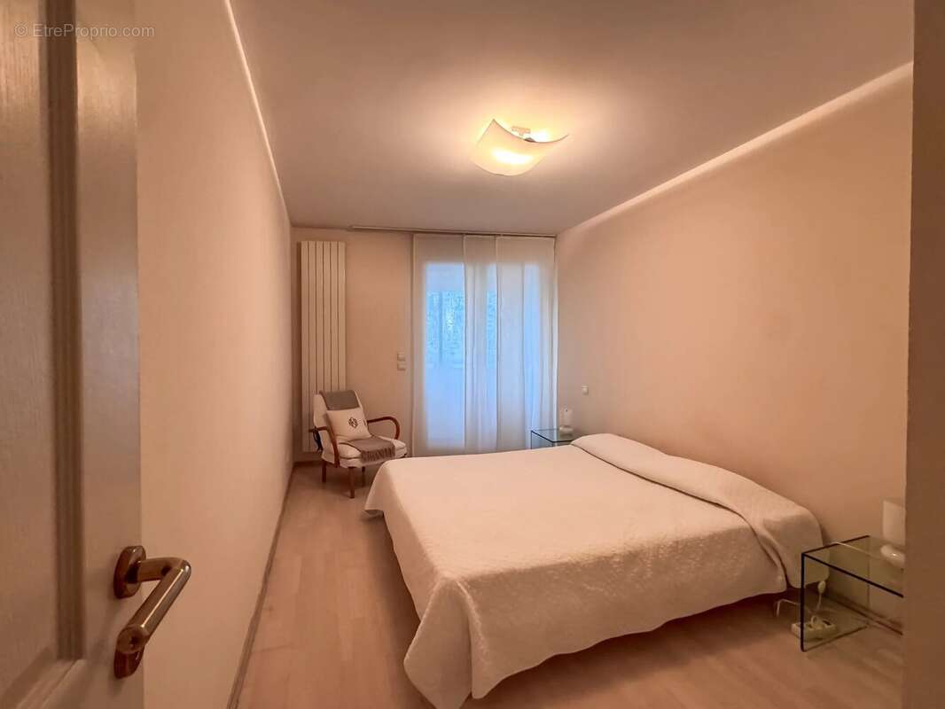 Appartement à SAINT-LAURENT-DU-VAR