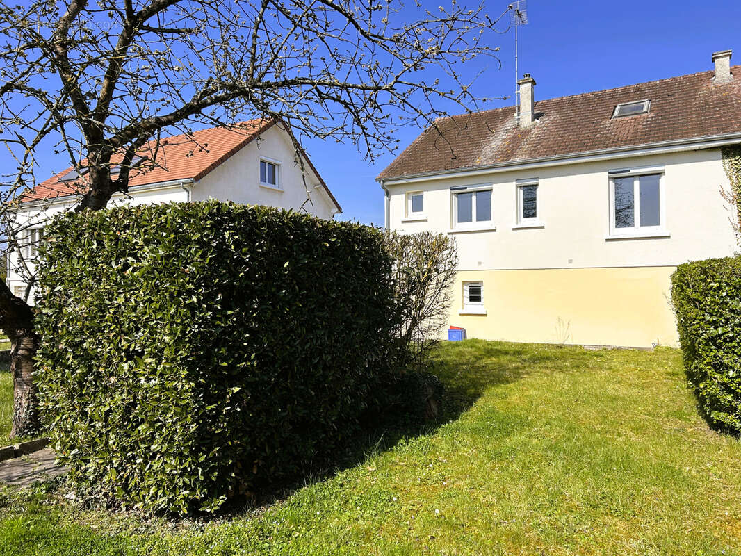 Maison à LES AGEUX