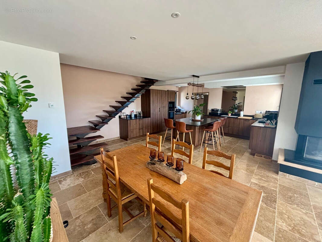 GRIGNAN - Belle Villa neuve sur 2 160 m2, avec VUE. - photo 11
