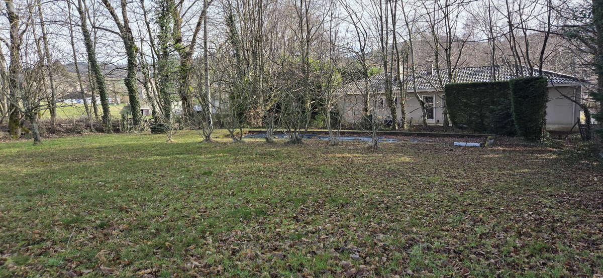 Terrain à ALBOUSSIERE