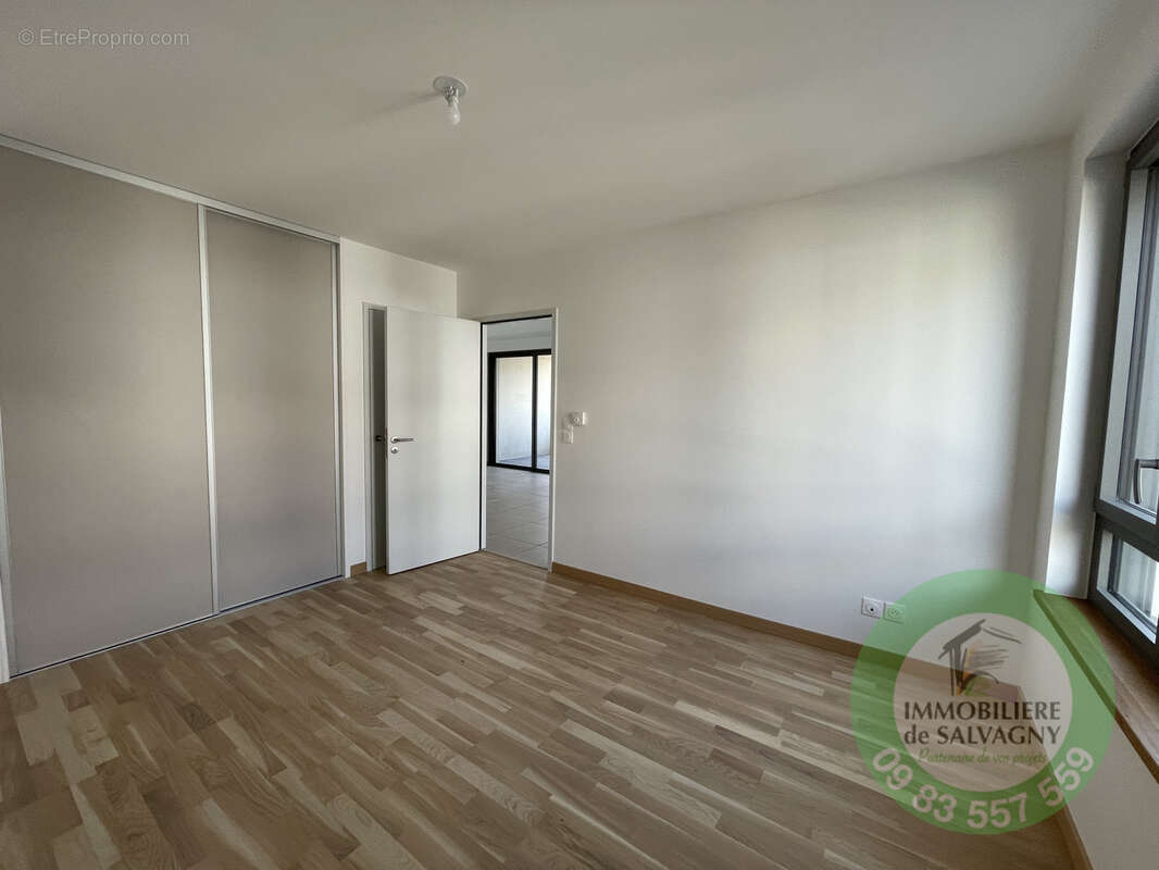 Appartement à LA TOUR-DE-SALVAGNY