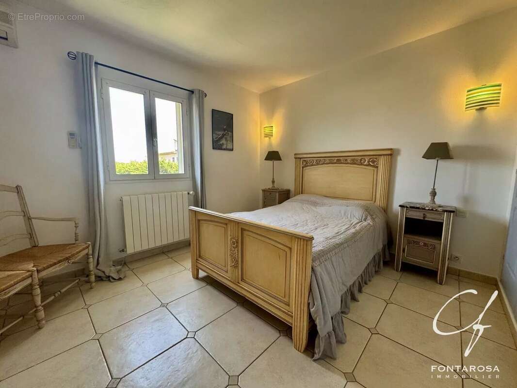 Maison à PUGET-SUR-ARGENS