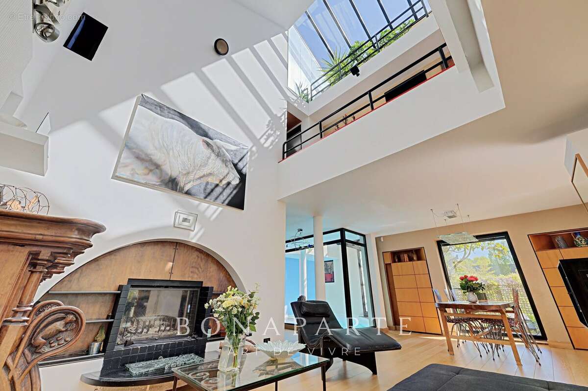 Maison d’architecte – 316 m² habitables – Dépendance indépendante – Piscine intérieure – Sous-sol total – Jardin paysagé de 800  - photo 5