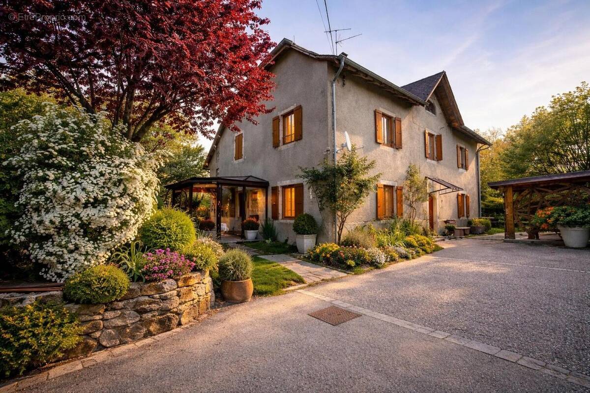 Photo 1 - Maison à CHAMPAGNE-EN-VALROMEY