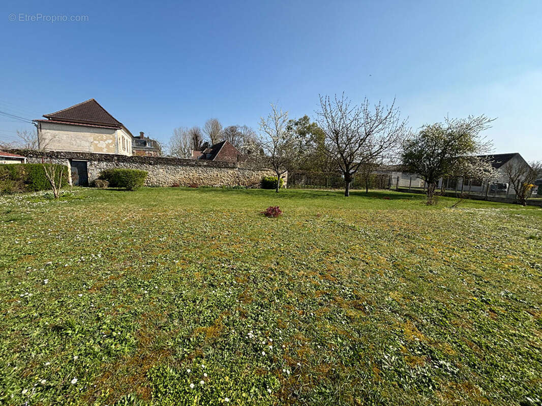 Terrain à PONT-SAINTE-MAXENCE