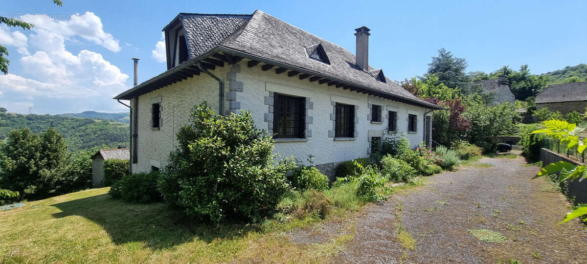 Maison à ENTRAYGUES-SUR-TRUYERE