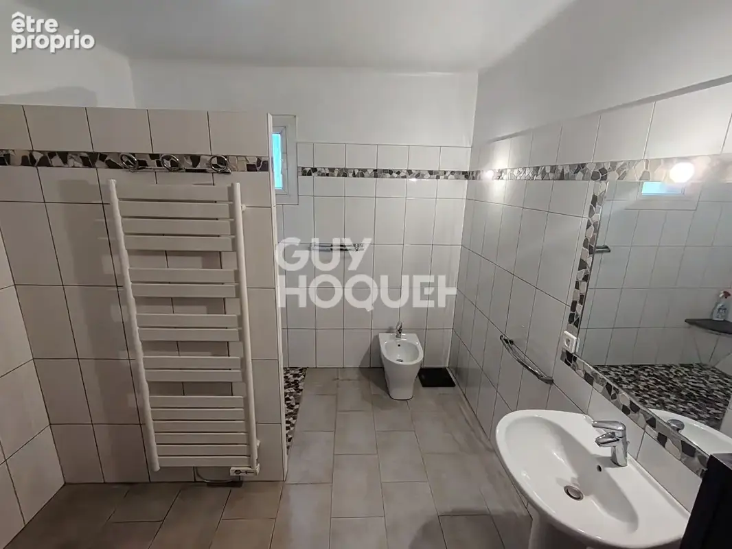 Carpentras Lègue - Maison de 7 pièce(s) de 210 m² avec 5 chambres, jardin et garage - photo 11