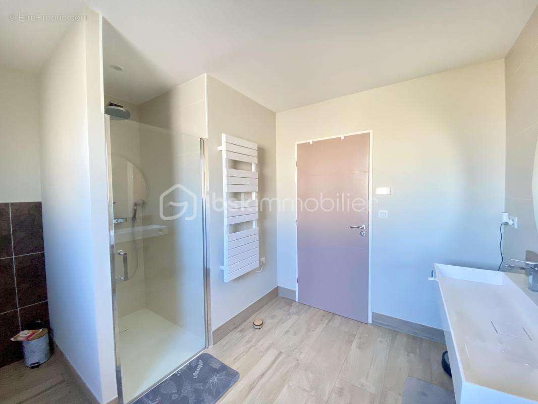 Maison à MONTELIMAR