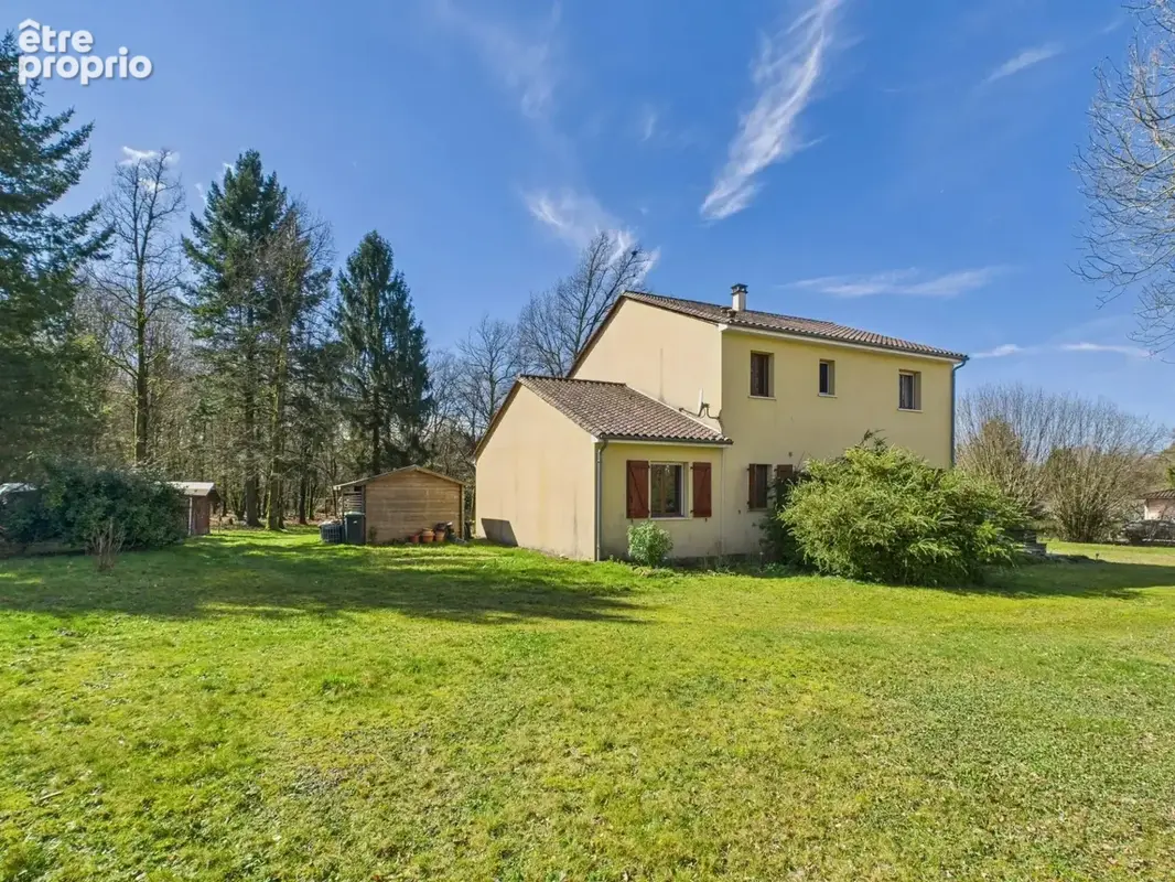 Maison moderne - spacieuse avec grand jardin près de la ville - photo 1