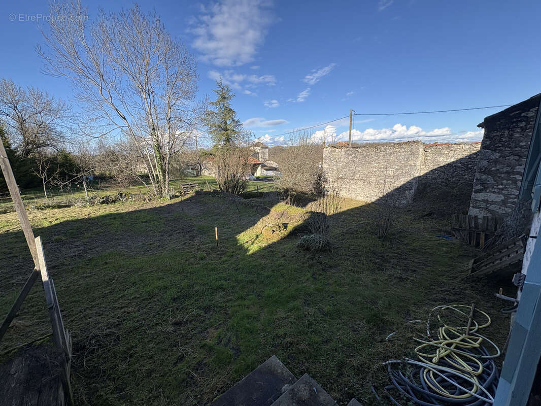 Maison à MONTAIGU-DE-QUERCY