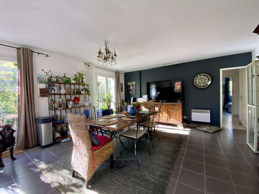 Maison à SAINTE-CECILE-LES-VIGNES