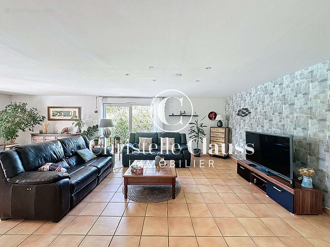 Maison familiale de 240 m² avec piscine sur terrain arboré de 850 m² à Salenthal - photo 7
