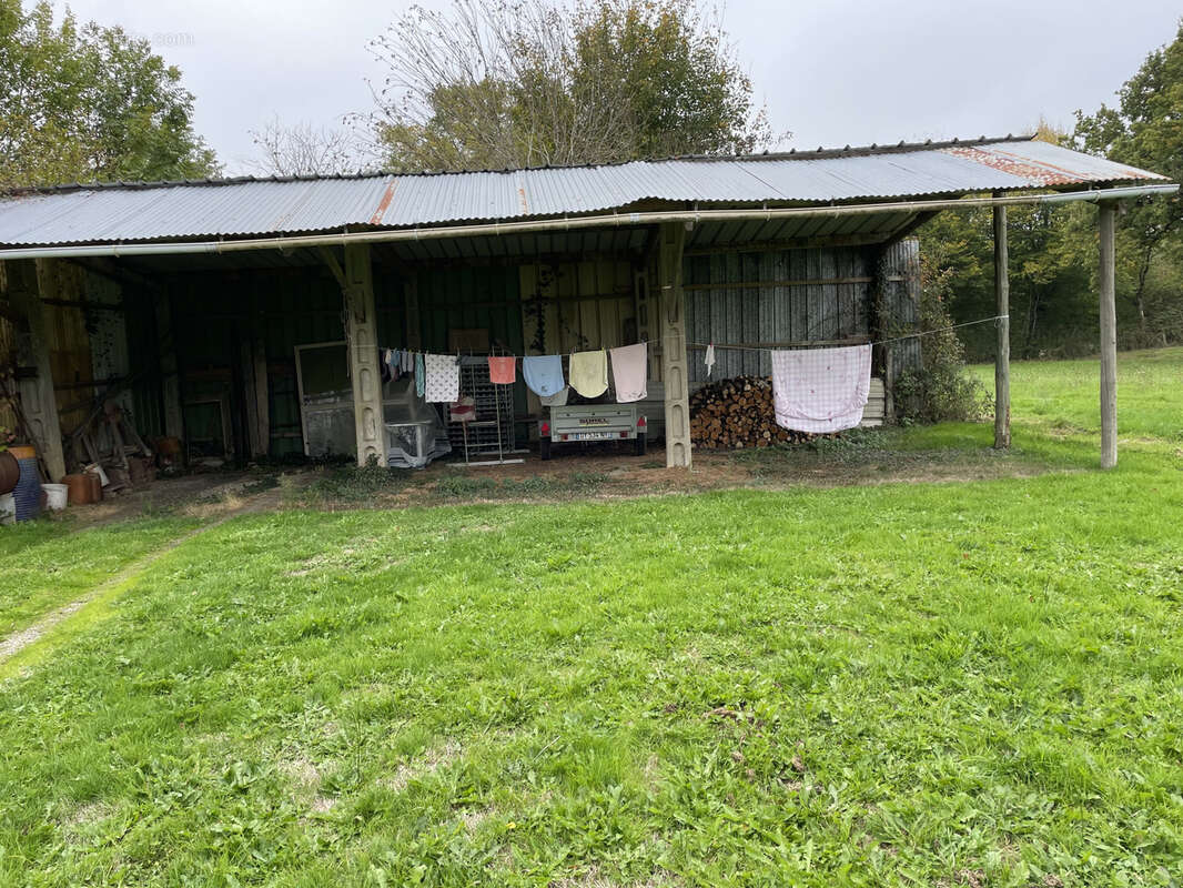 A VENDRE - Terrain à bâtir à Eguzon-Chantôme - photo 3