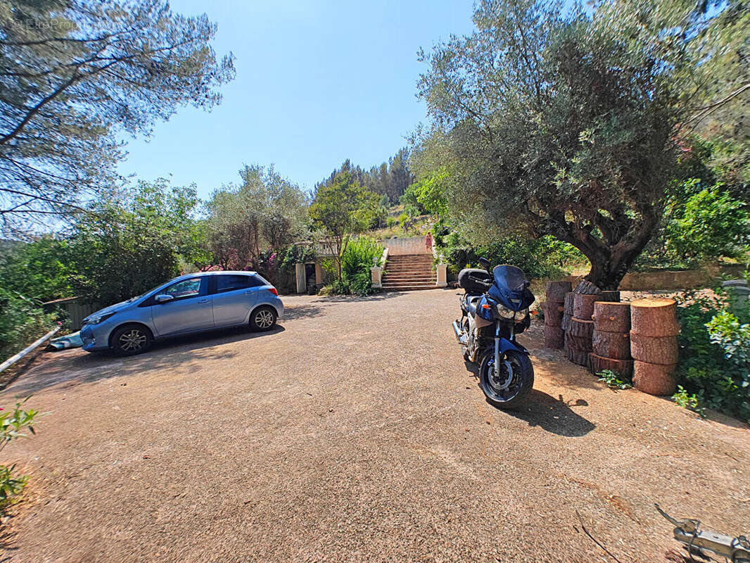 Toulon ouest limite le revest villa de 141 m² sur 3 500 m² de terrain paysagé avec piscine vue dégagée sur le mont faron calme a - photo 16