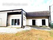 Commerce à TREMBLAY-LES-VILLAGES