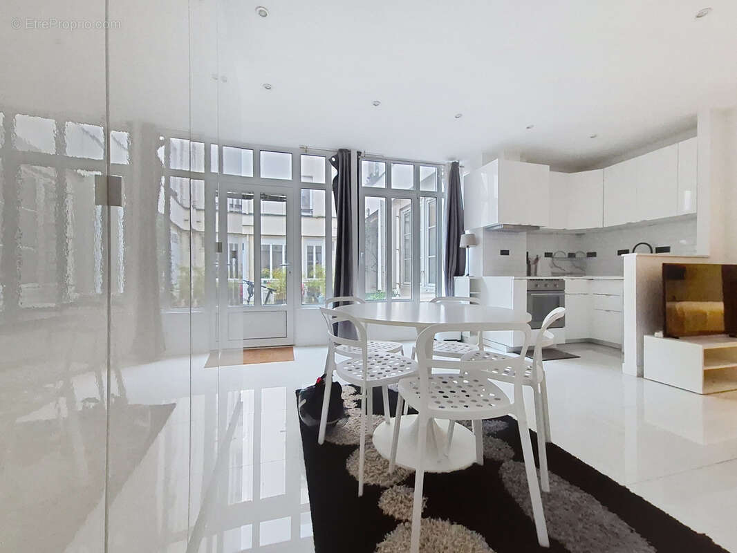 Appartement à PARIS-11E