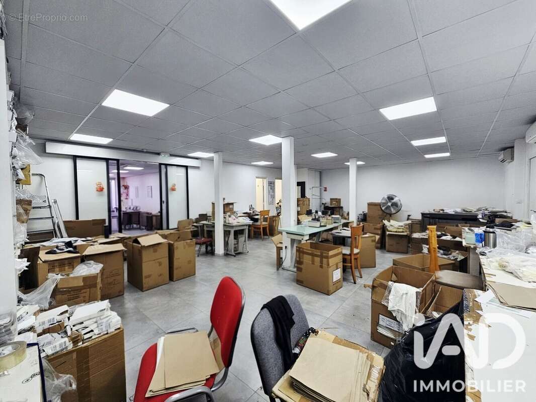 Commerce 1749 m² à La Courneuve  - photo 7