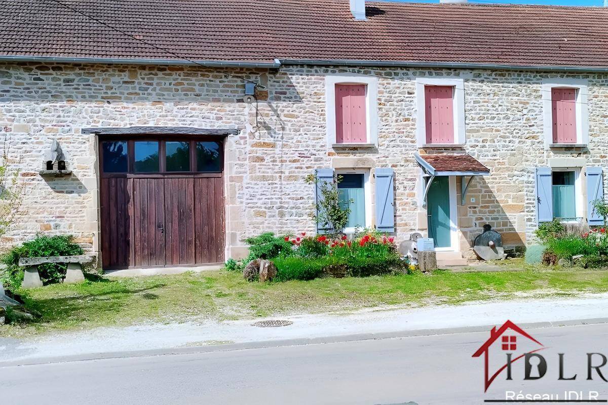 Maison à COUBLANC