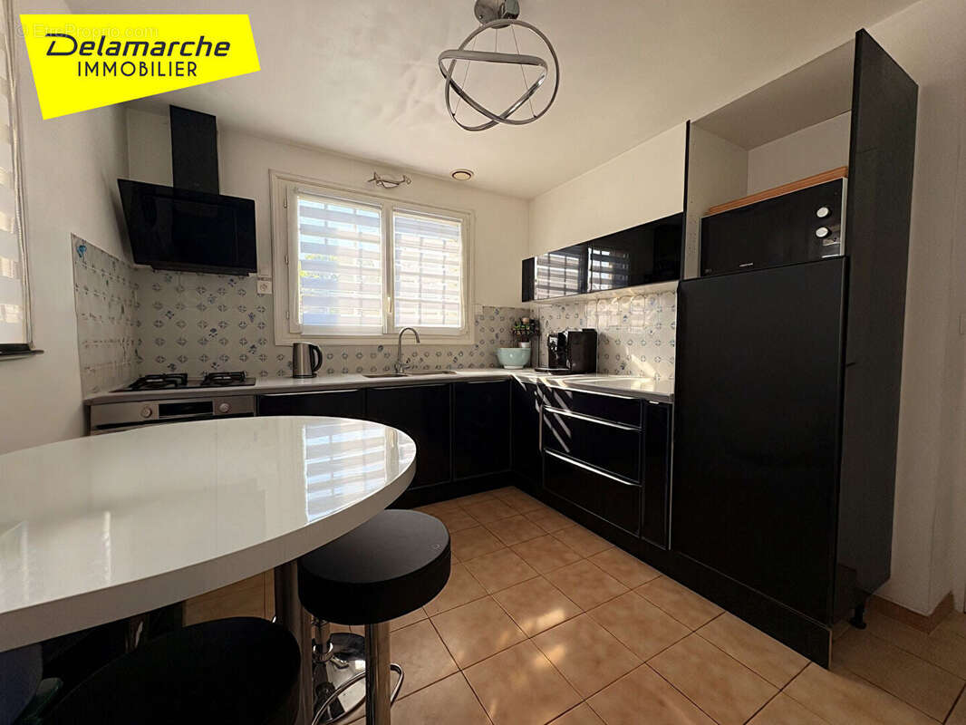 A VENDRE  AVRANCHES Maison avec Piscine au Val Saint Pere, 6 pièces et terrain de 2000 m² proche A84  entre Rennes et Caen - photo 6