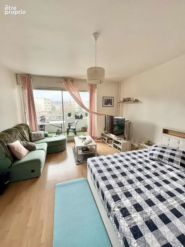 Appartement T1   Résidence recherchée avec piscine   Riom - photo 4